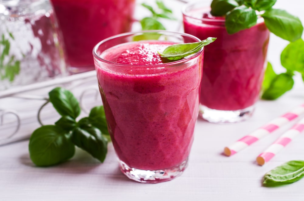 Smoothie s červenou řepou ve skleničce